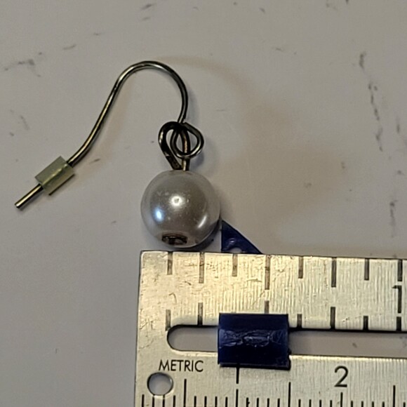 Pearl imitation round drop earrings - Picture 3 of 6